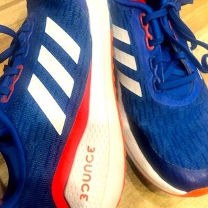 Boys Nike bounce shoes